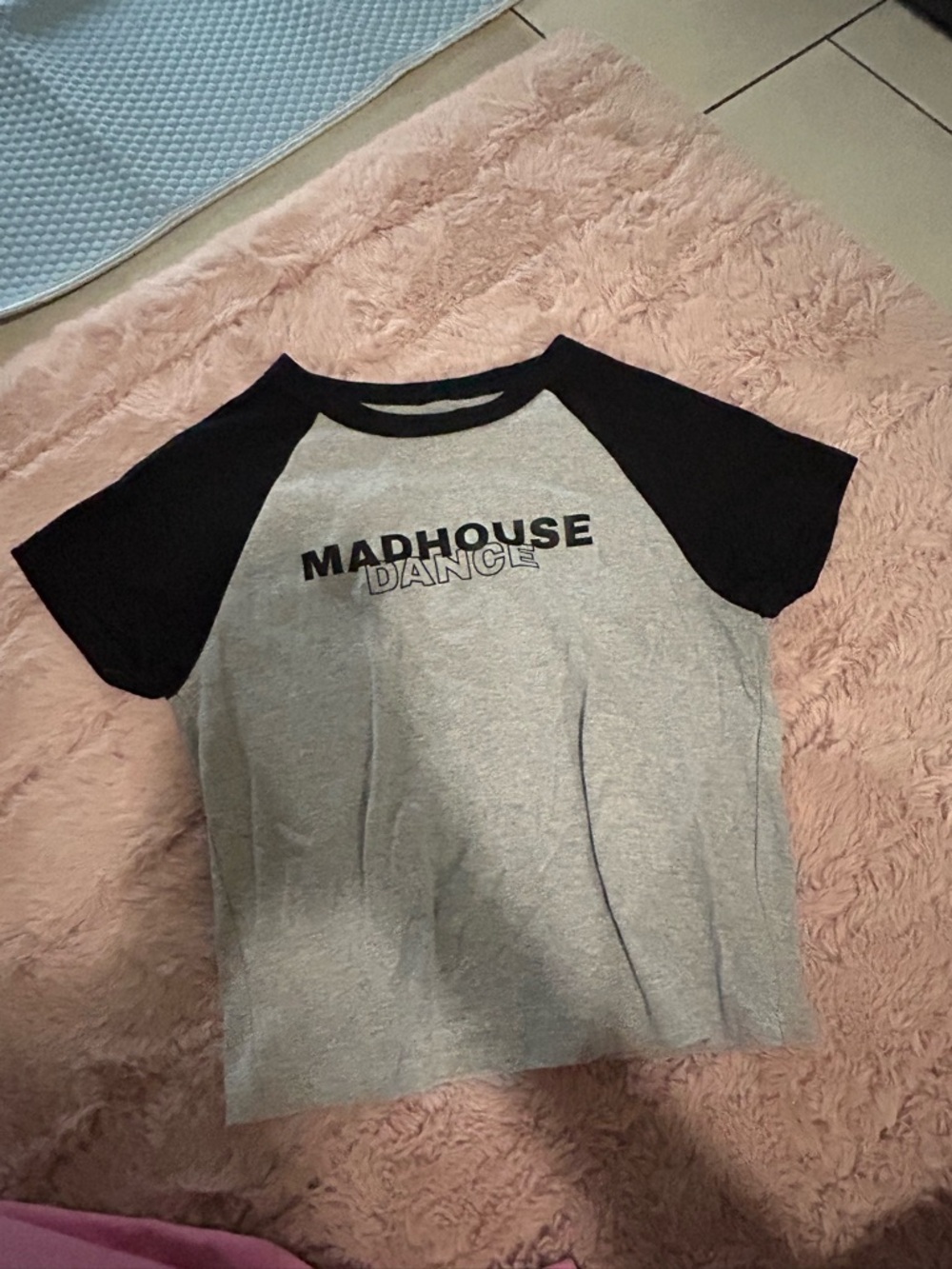 Dance Raglan Tee - Gray & Black